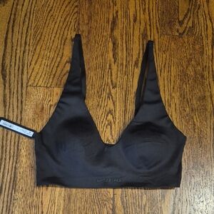 NikeSKIMS ShineWomen's V-Neck Bra